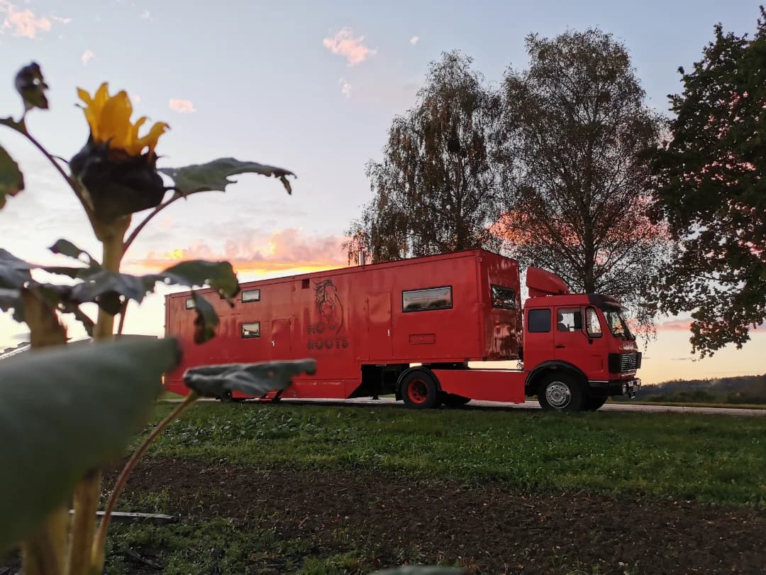 NO ROOTS FAMILY TRUCK - Ein Zuhause auf Rädern
